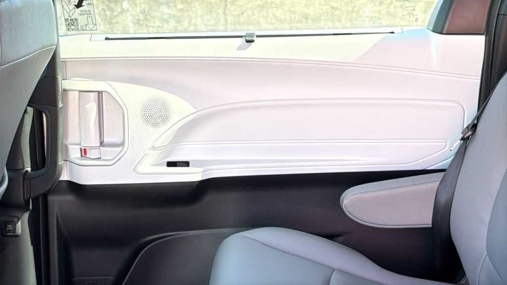 2026 Toyota Sienna XLE 8 Passenger