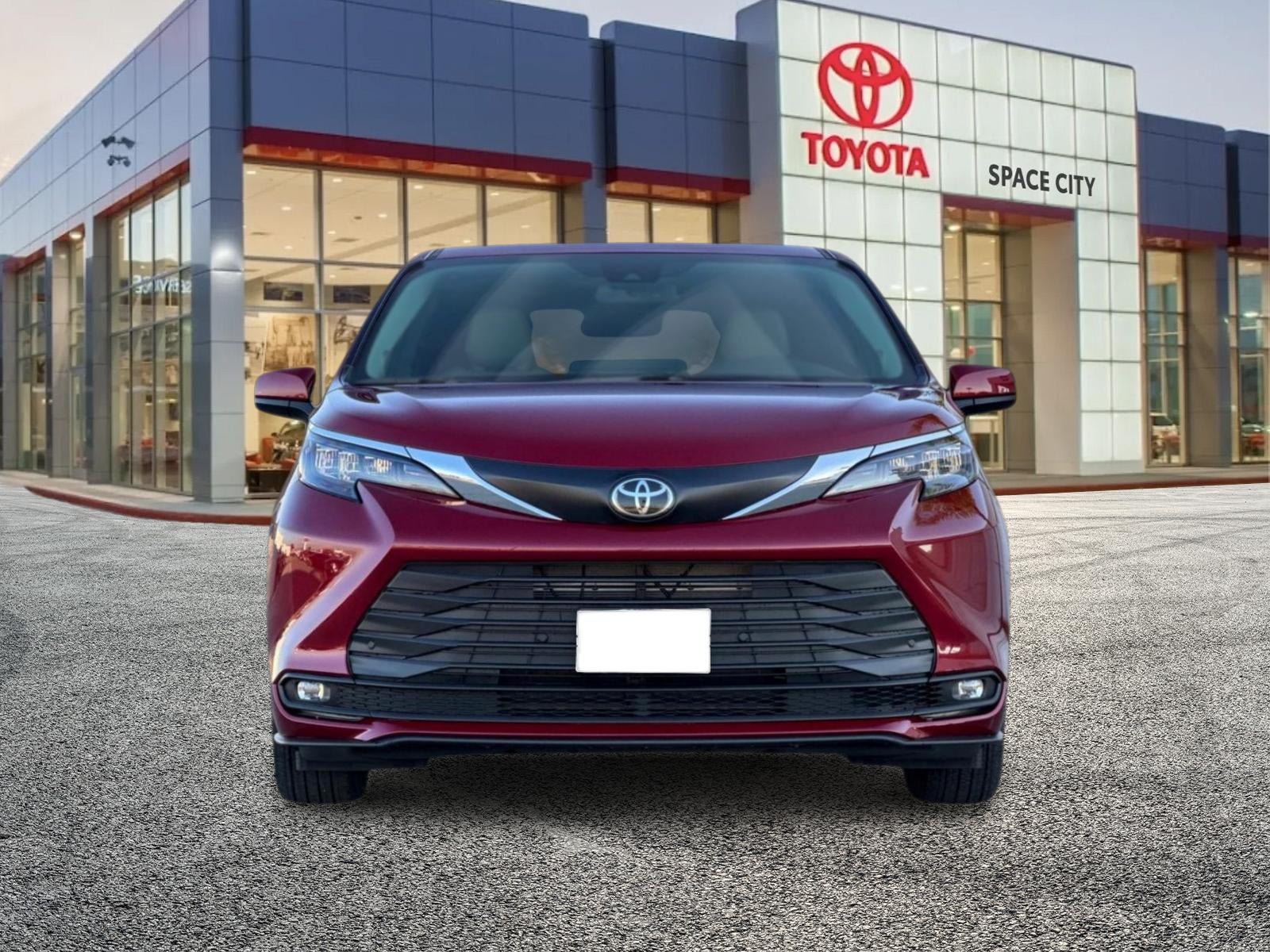 2026 Toyota Sienna XLE 8 Passenger