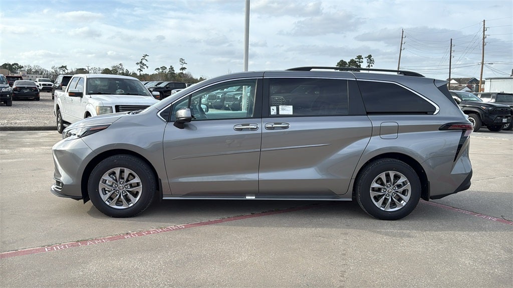 2026 Toyota Sienna XLE 8 Passenger