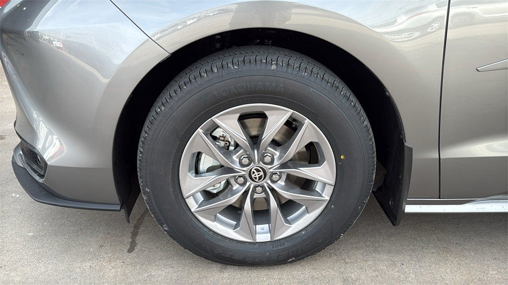 2026 Toyota Sienna XLE 8 Passenger