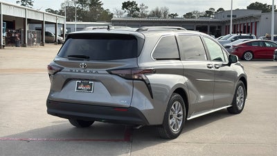 2026 Toyota Sienna XLE 8 Passenger