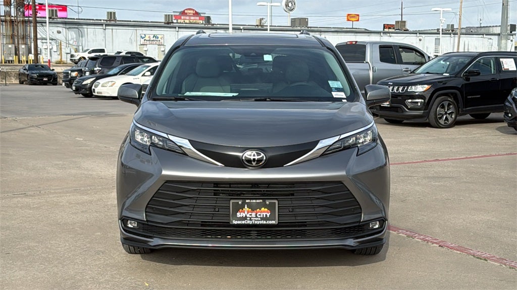 2026 Toyota Sienna XLE 8 Passenger
