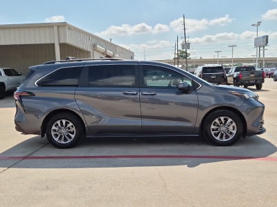 2025 Toyota Sienna XLE 8 Passenger
