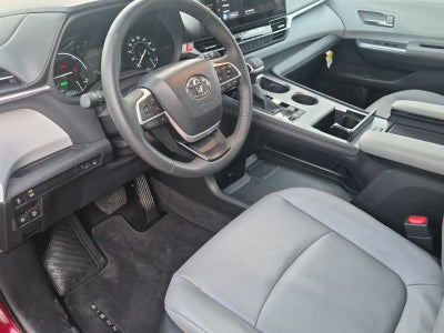 2025 Toyota Sienna XLE 8 Passenger