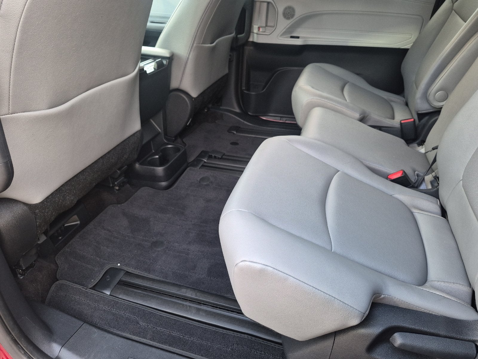 2025 Toyota Sienna XLE 8 Passenger