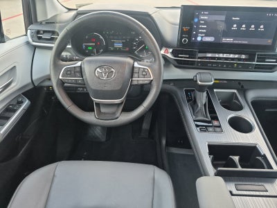 2025 Toyota Sienna XLE 8 Passenger