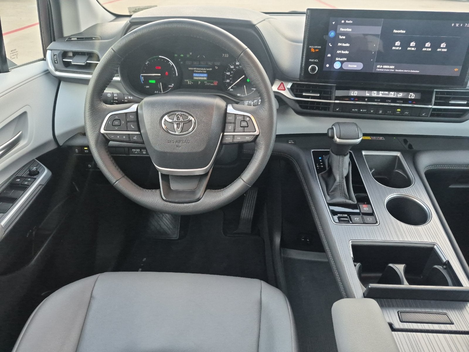 2025 Toyota Sienna XLE 8 Passenger