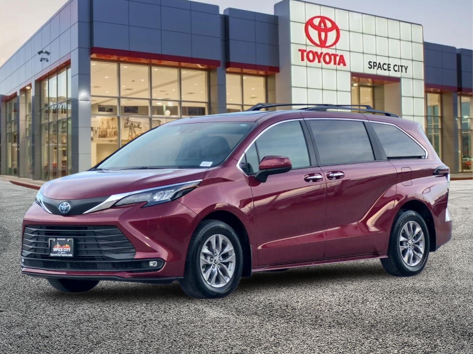 2025 Toyota Sienna XLE 8 Passenger