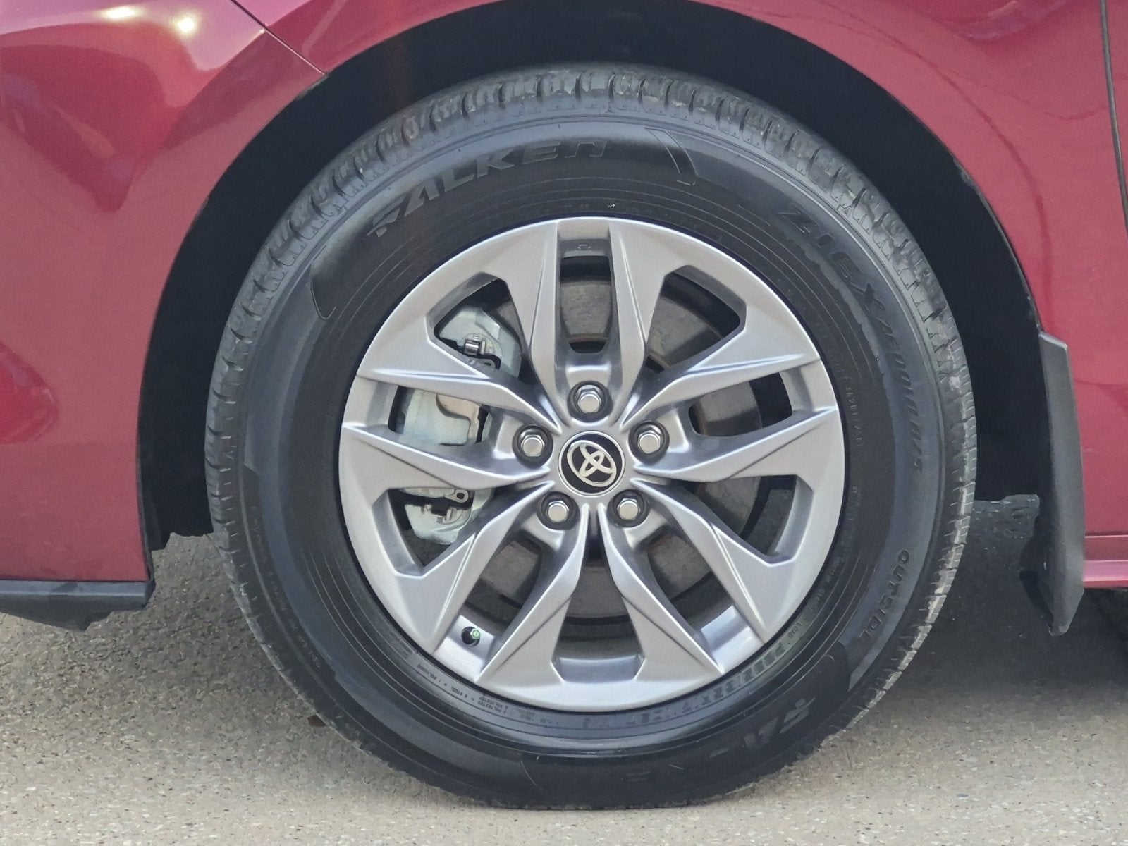 2025 Toyota Sienna XLE 8 Passenger