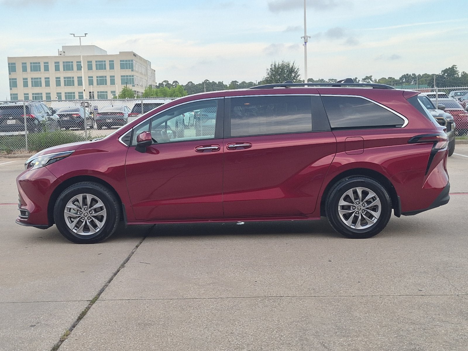 2025 Toyota Sienna XLE 8 Passenger