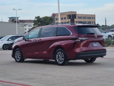 2025 Toyota Sienna XLE 8 Passenger