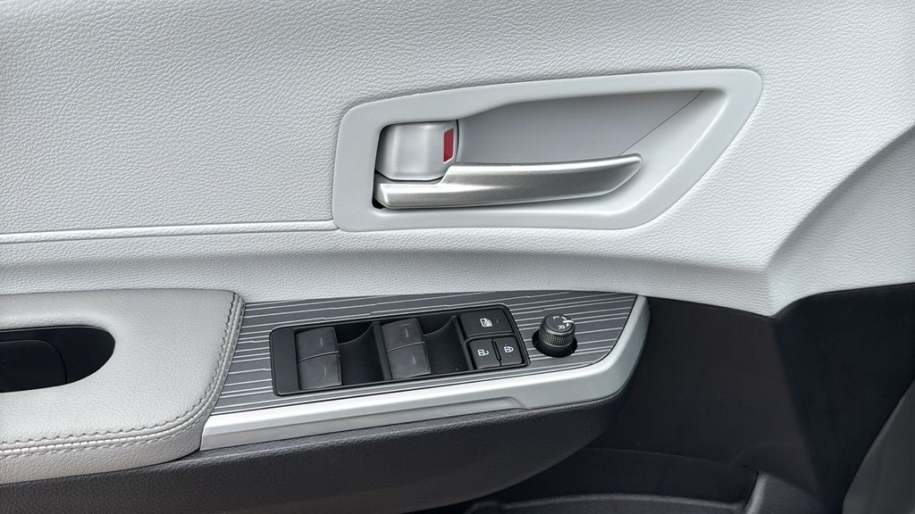 2026 Toyota Sienna XLE 8 Passenger