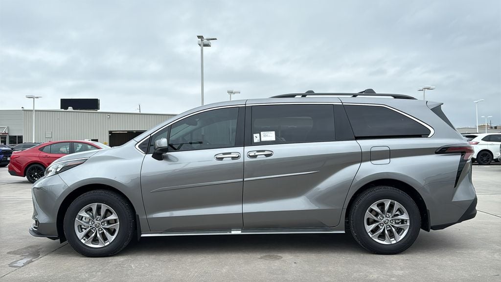 2026 Toyota Sienna XLE 8 Passenger