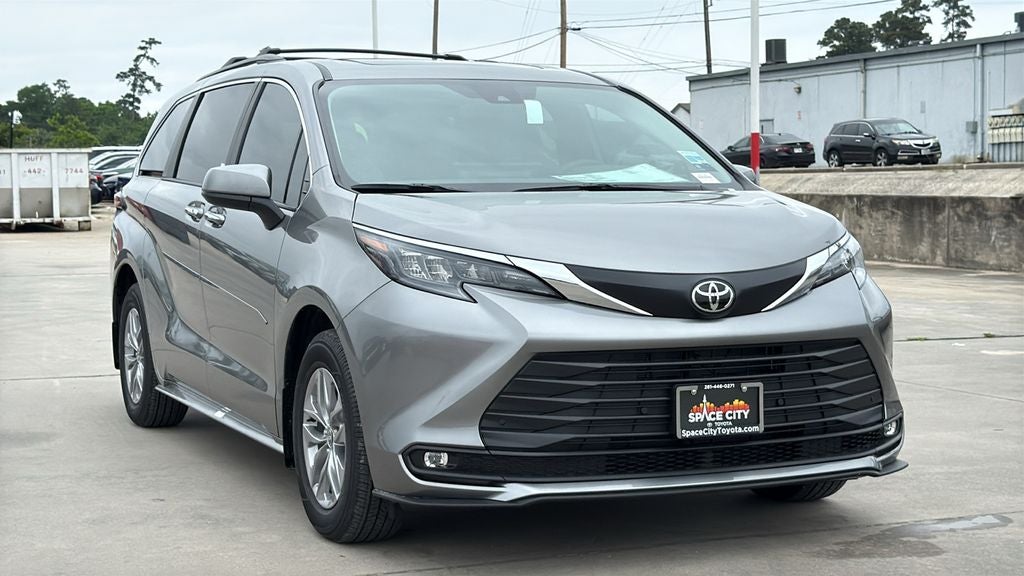 2026 Toyota Sienna XLE 8 Passenger
