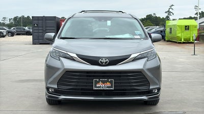 2026 Toyota Sienna XLE 8 Passenger