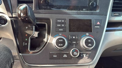 2017 Toyota SIENNA XLE 3.5L XLE 8 Passenger