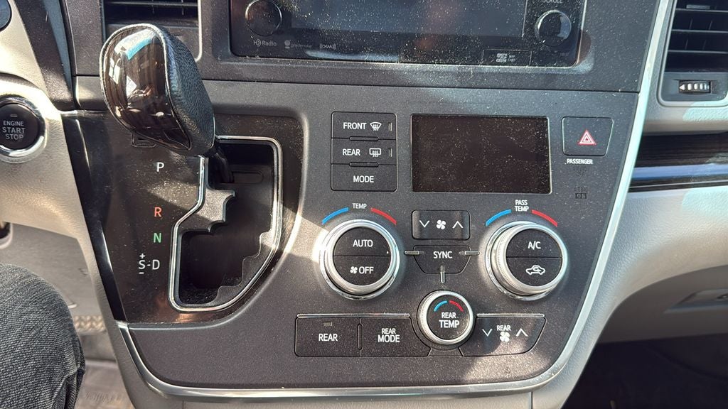 2017 Toyota SIENNA XLE 3.5L XLE 8 Passenger