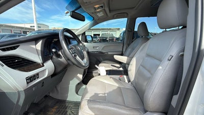 2017 Toyota SIENNA XLE 3.5L XLE 8 Passenger