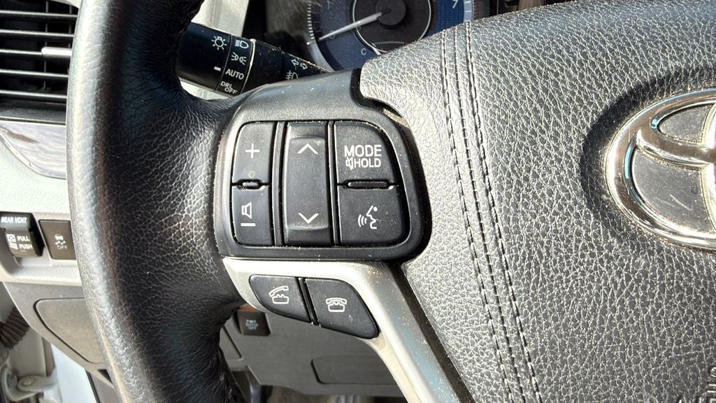 2017 Toyota SIENNA XLE 3.5L XLE 8 Passenger