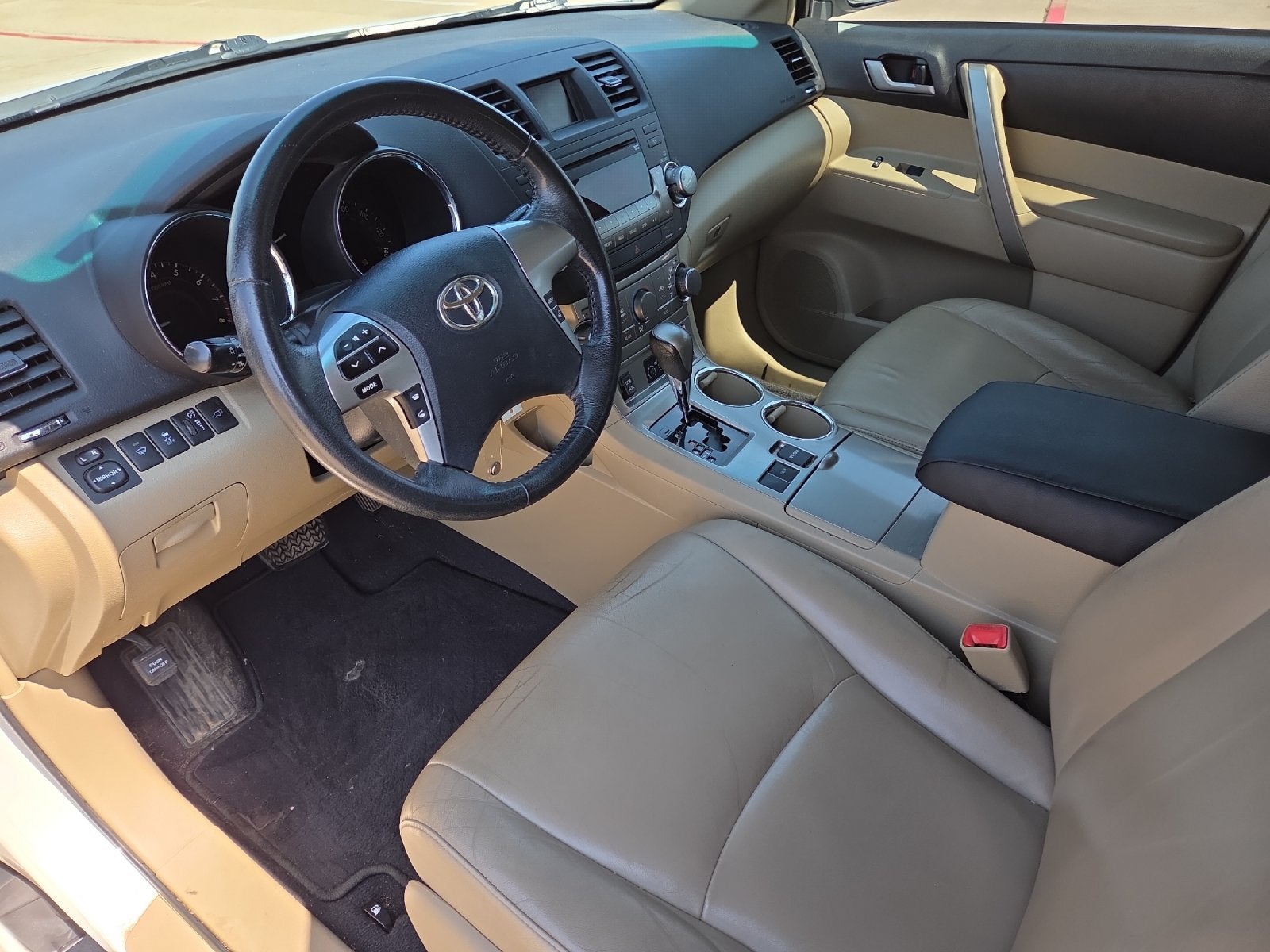 2012 Toyota HIGHLANDER SE