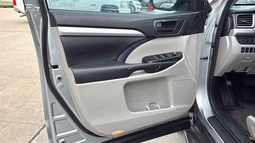 2015 Toyota HIGHLANDER LE V6