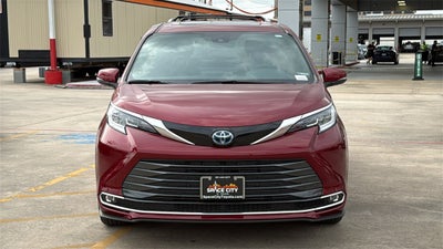 2025 Toyota Sienna Limited 7 Passenger