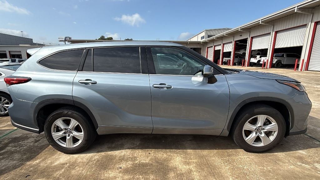 2022 Toyota HIGHLANDER LE