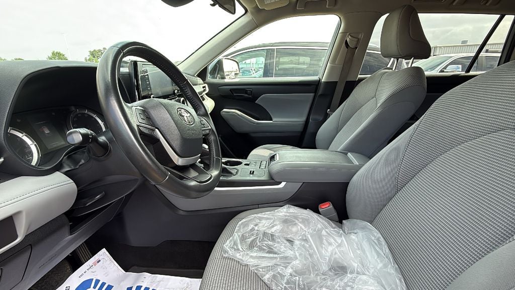 2022 Toyota HIGHLANDER LE