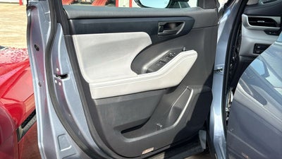 2022 Toyota HIGHLANDER LE