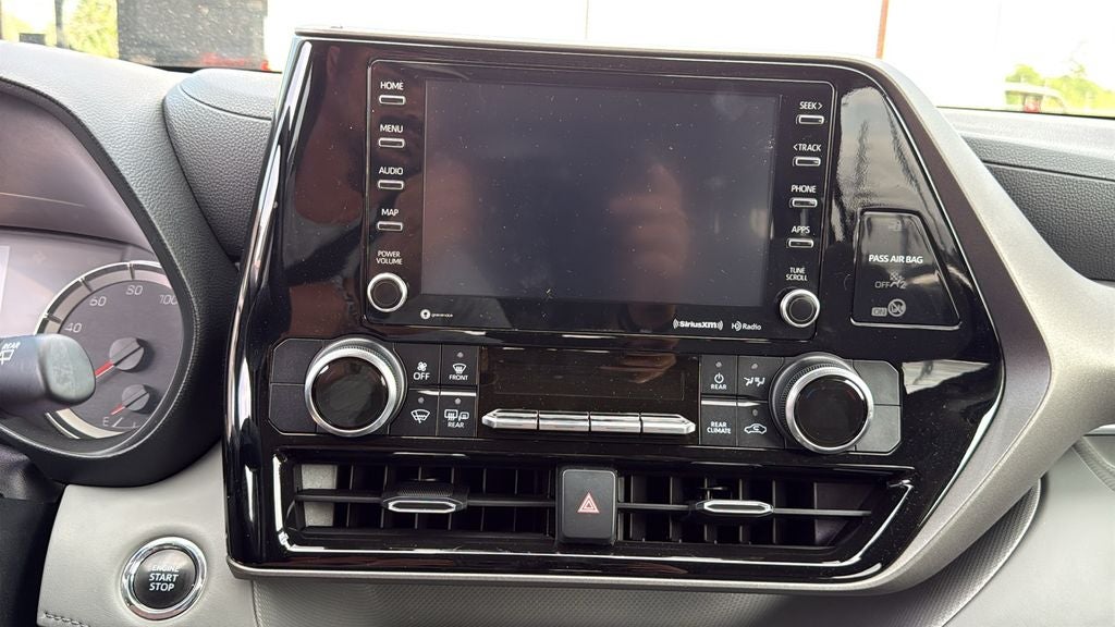 2022 Toyota HIGHLANDER LE