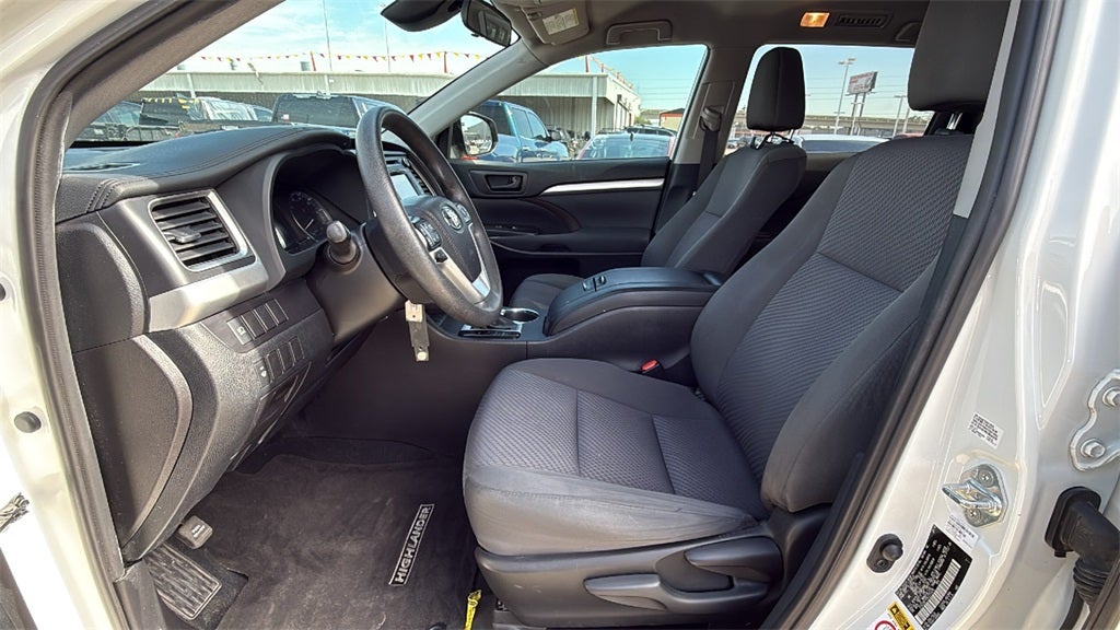 2019 Toyota HIGHLANDER LE Plus