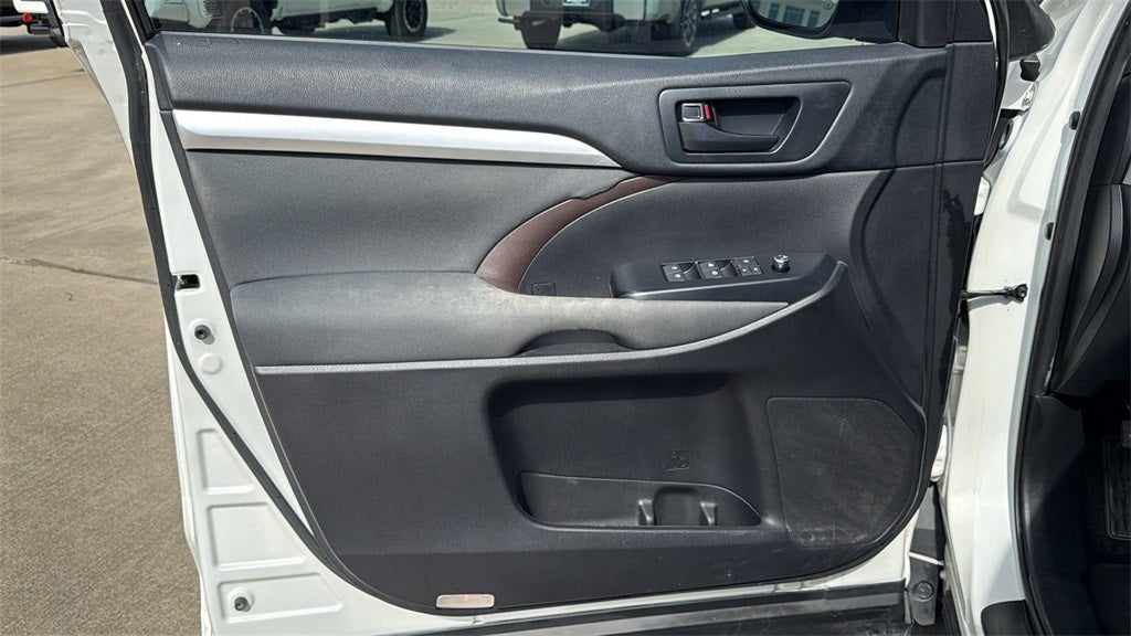 2019 Toyota HIGHLANDER LE Plus