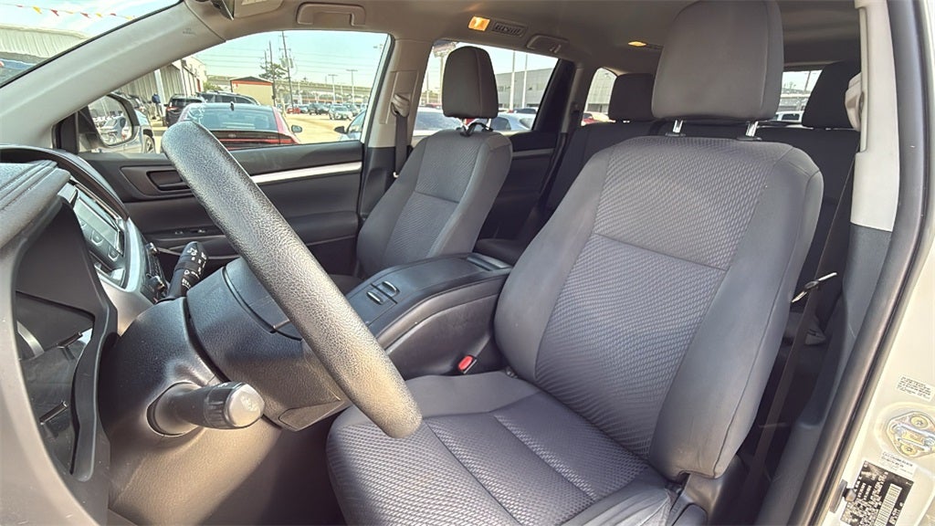 2019 Toyota HIGHLANDER LE Plus