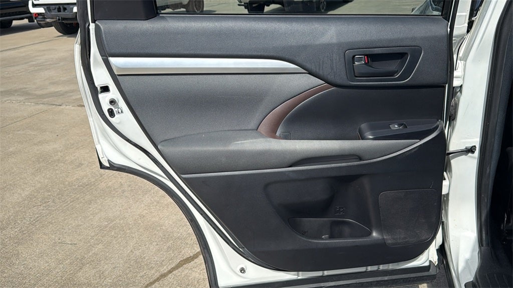 2019 Toyota HIGHLANDER LE Plus