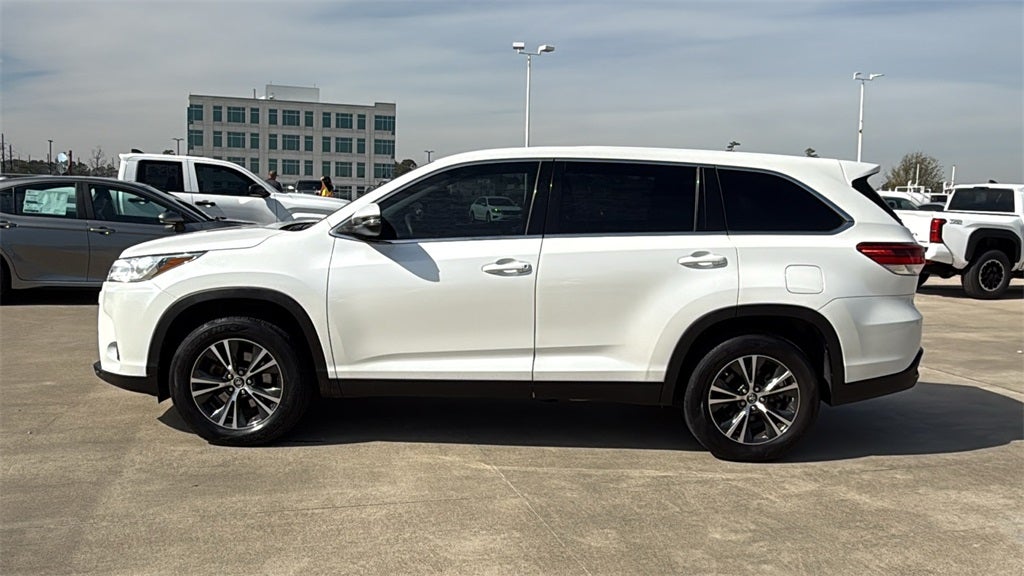 2019 Toyota HIGHLANDER LE Plus