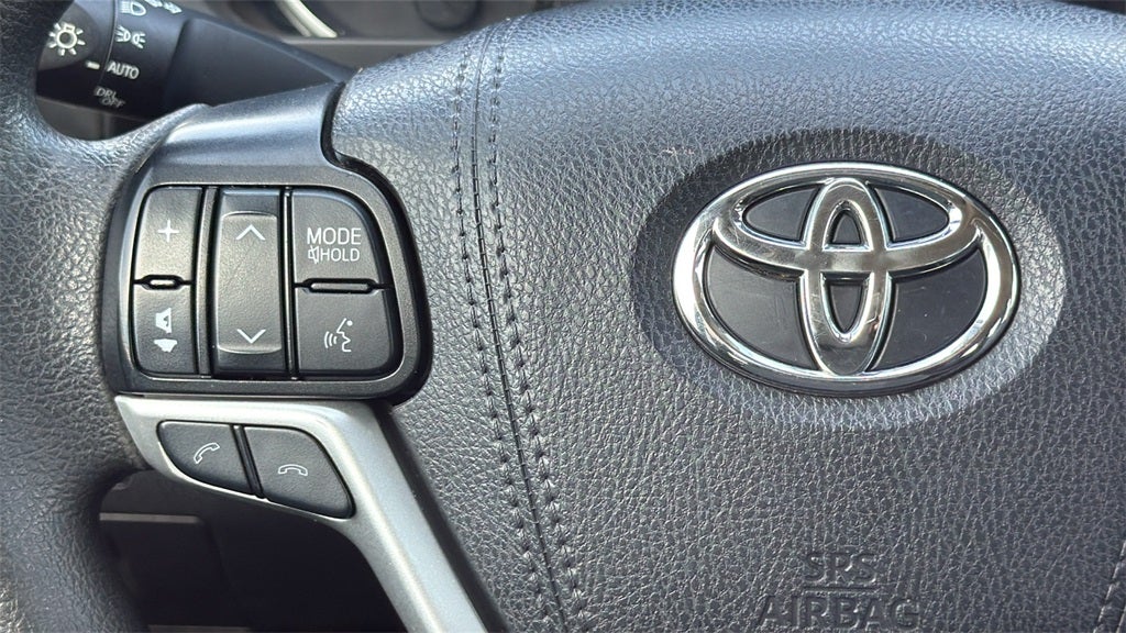 2019 Toyota HIGHLANDER LE Plus