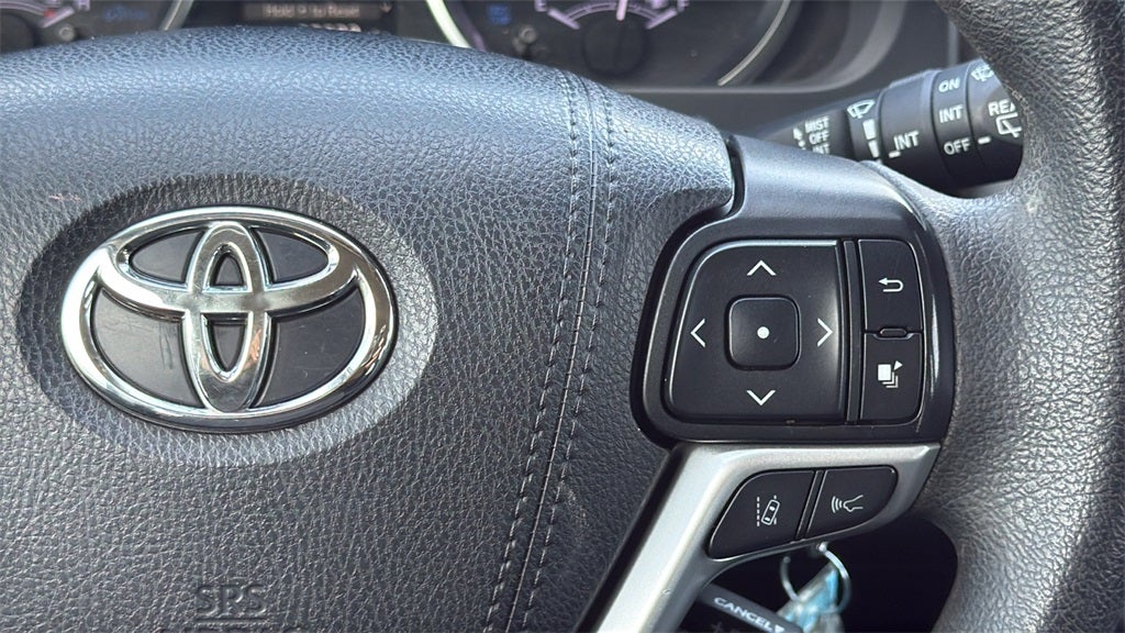 2019 Toyota HIGHLANDER LE Plus