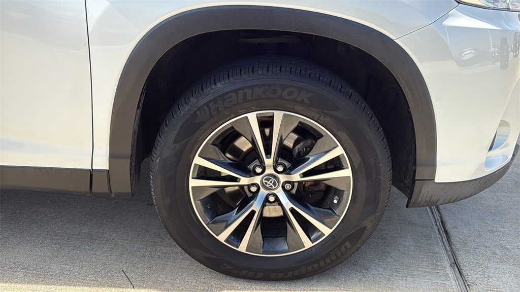 2019 Toyota HIGHLANDER LE Plus