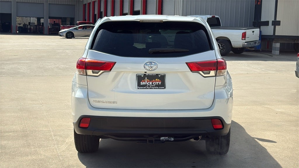 2019 Toyota HIGHLANDER LE Plus