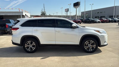 2019 Toyota HIGHLANDER LE Plus