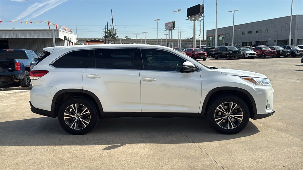 2019 Toyota HIGHLANDER LE Plus