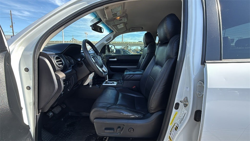 2017 Toyota TUNDRA 4X4 SR5