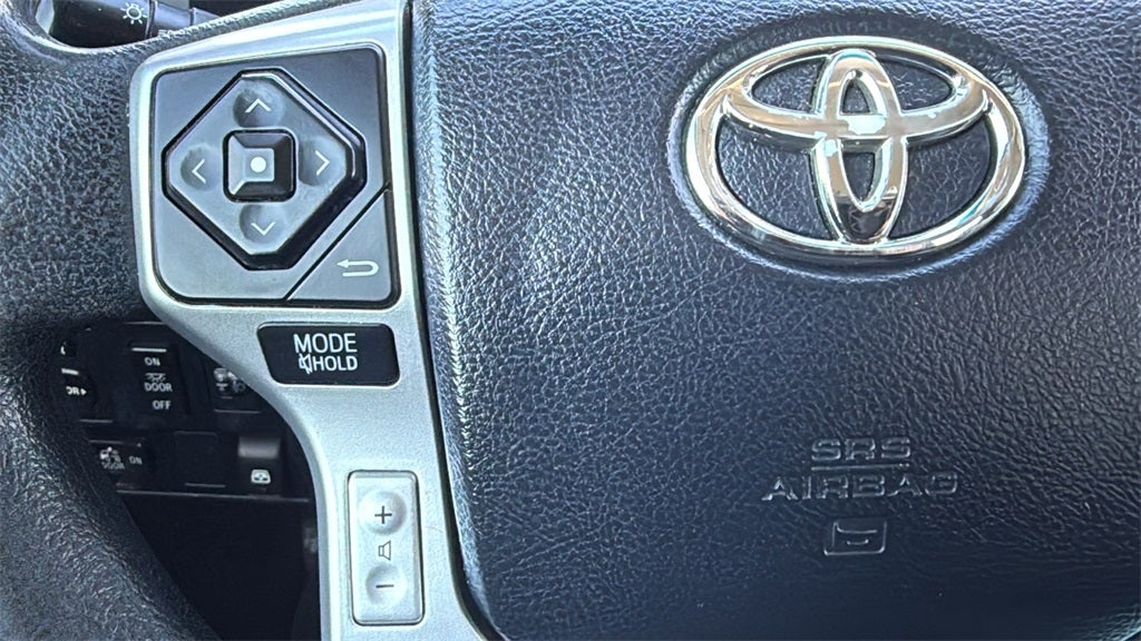 2017 Toyota TUNDRA 4X4 SR5