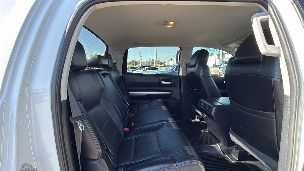 2017 Toyota TUNDRA 4X4 SR5