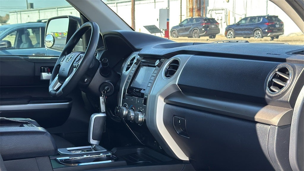 2017 Toyota TUNDRA 4X4 SR5