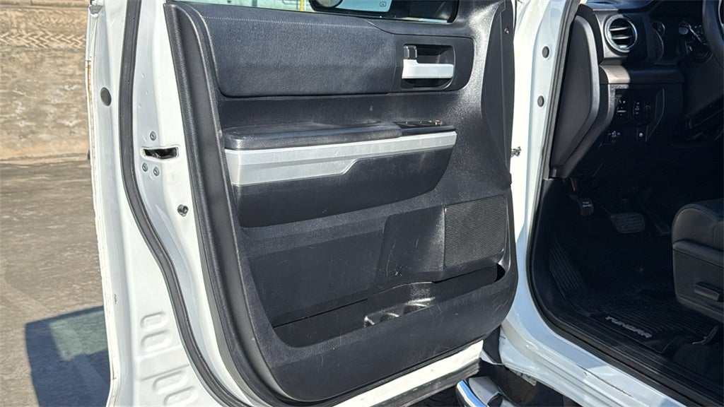 2017 Toyota TUNDRA 4X4 SR5