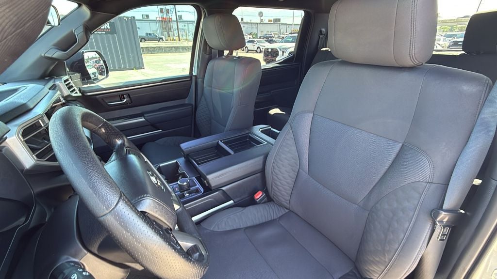 2025 Toyota TUNDRA 4X4 SR5