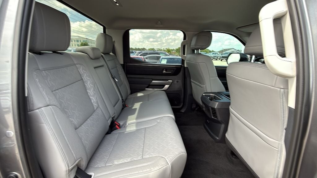 2024 Toyota TUNDRA 4X4 SR5