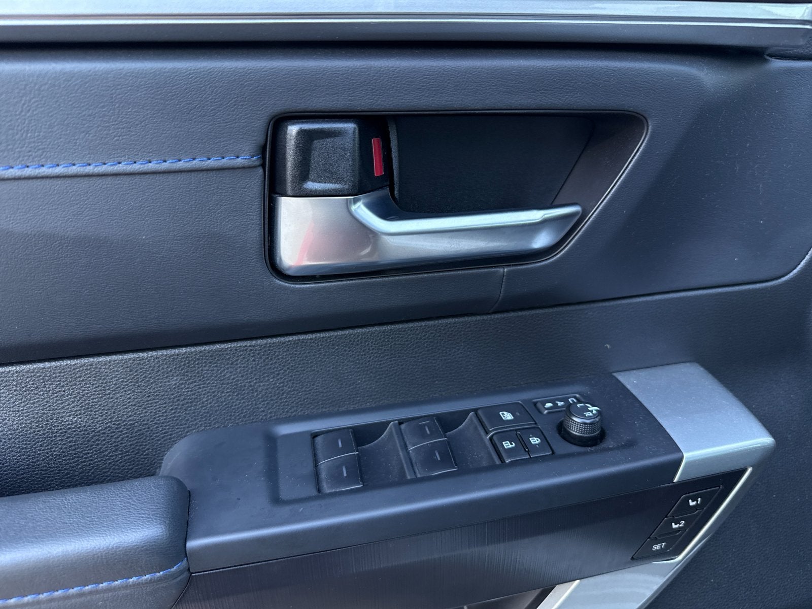 2025 Toyota Tundra i-FORCE MAX Platinum