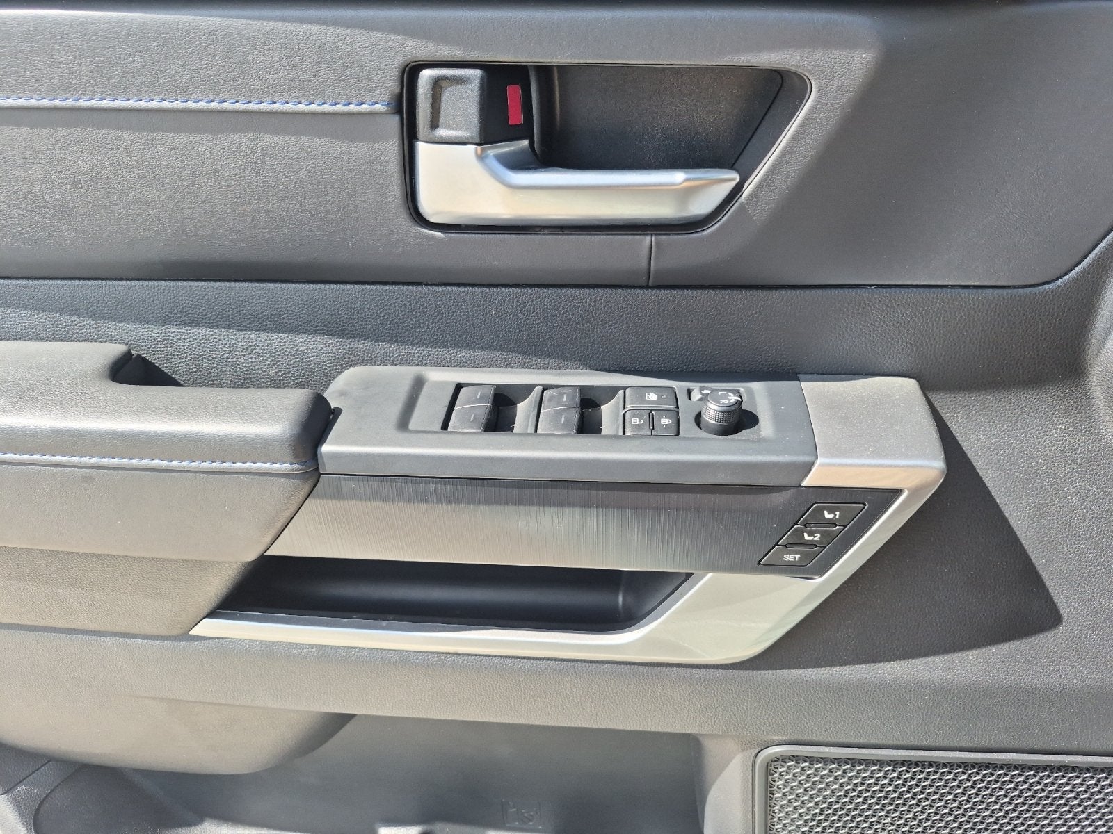 2025 Toyota Tundra i-FORCE MAX Platinum